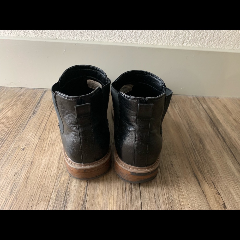 Perry Ellis Chelsea boots